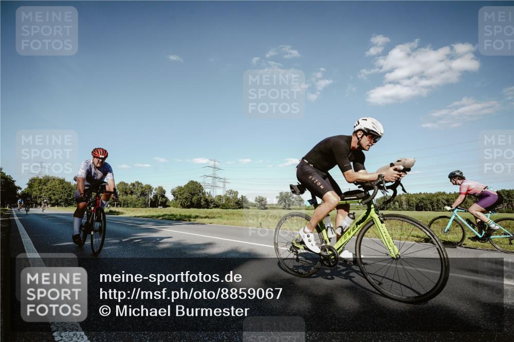 07.09.2025 - 19. Norderstedt Triathlon Michael Burmester http://msf.ph/oto/8859067 07.09.2025 15:44:18 Radfahren 542, 866, 884, 936, 1495 meine-sportfotos.de