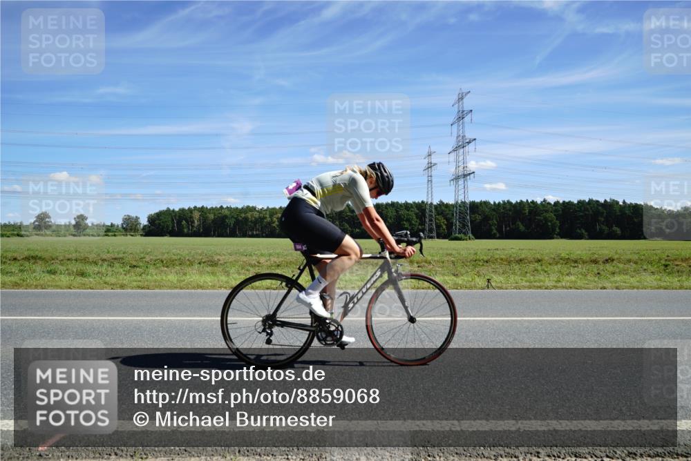 07.09.2025 - 19. Norderstedt Triathlon Michael Burmester http://msf.ph/oto/8859068 07.09.2025 13:25:47 Radfahren 354 meine-sportfotos.de