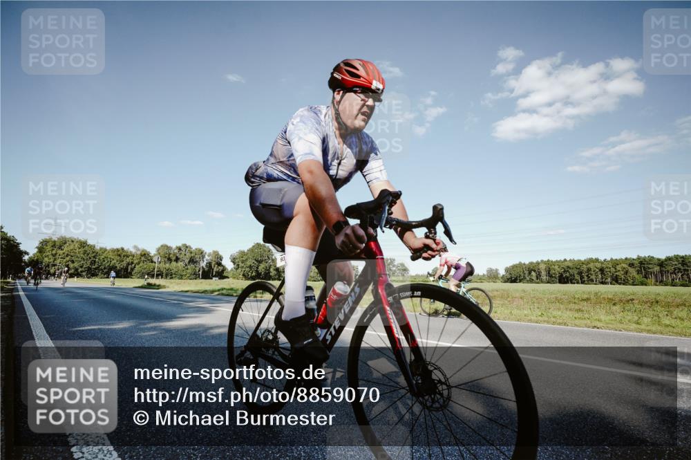07.09.2025 - 19. Norderstedt Triathlon Michael Burmester http://msf.ph/oto/8859070 07.09.2025 15:44:18 Radfahren 542, 866, 884, 936, 1495 meine-sportfotos.de