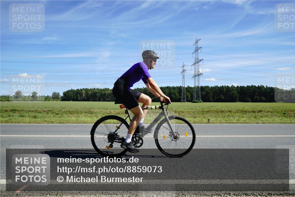 07.09.2025 - 19. Norderstedt Triathlon Michael Burmester http://msf.ph/oto/8859073 07.09.2025 13:26:02 Radfahren 298 meine-sportfotos.de