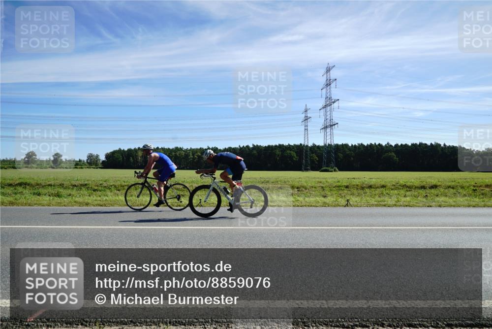 07.09.2025 - 19. Norderstedt Triathlon Michael Burmester http://msf.ph/oto/8859076 07.09.2025 11:35:25 Radfahren 734, 1189 meine-sportfotos.de