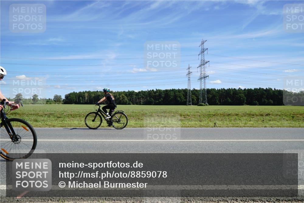 07.09.2025 - 19. Norderstedt Triathlon Michael Burmester http://msf.ph/oto/8859078 07.09.2025 13:26:23 Radfahren 341 meine-sportfotos.de