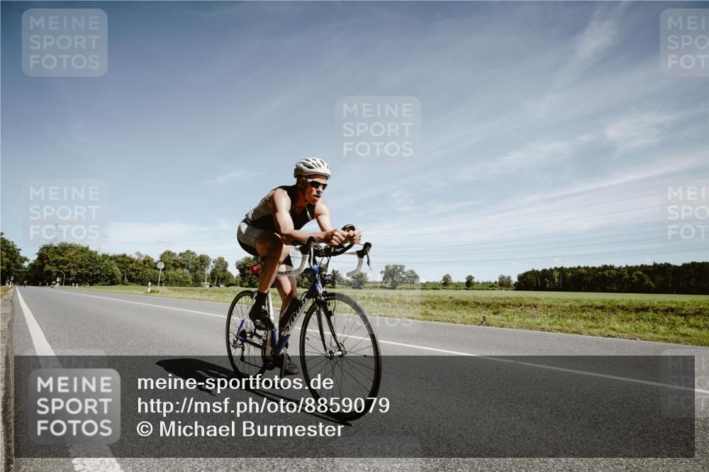 07.09.2025 - 19. Norderstedt Triathlon Michael Burmester http://msf.ph/oto/8859079 07.09.2025 12:39:16 Radfahren 813 meine-sportfotos.de