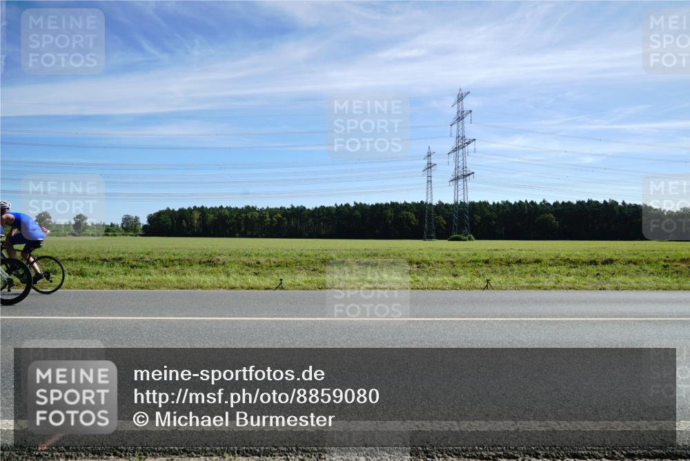 07.09.2025 - 19. Norderstedt Triathlon Michael Burmester http://msf.ph/oto/8859080 07.09.2025 11:35:25 Radfahren 734, 1189 meine-sportfotos.de