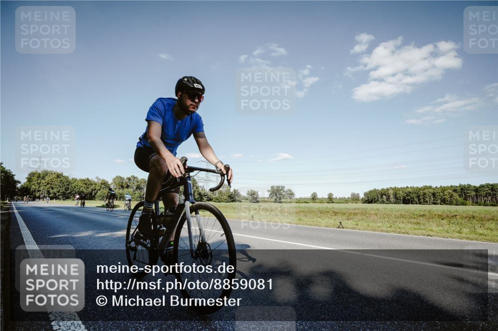 07.09.2025 - 19. Norderstedt Triathlon Michael Burmester http://msf.ph/oto/8859081 07.09.2025 15:44:23 Radfahren 383, 542, 884 meine-sportfotos.de