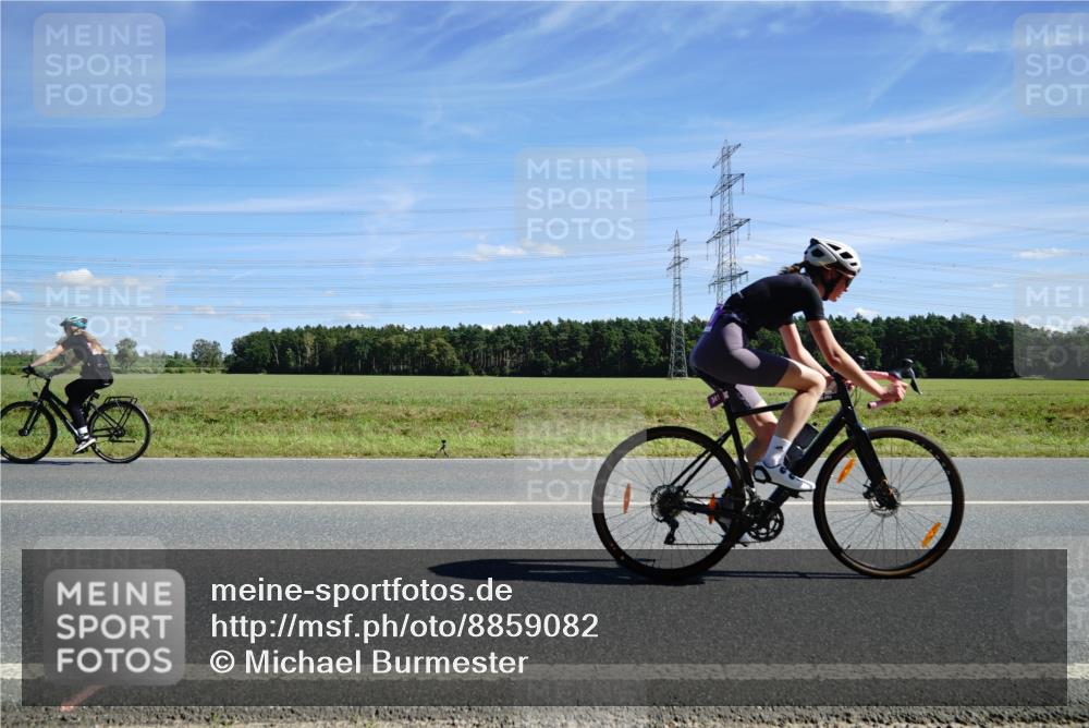 07.09.2025 - 19. Norderstedt Triathlon Michael Burmester http://msf.ph/oto/8859082 07.09.2025 13:26:23 Radfahren 341 meine-sportfotos.de