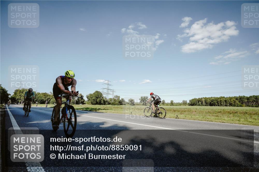 07.09.2025 - 19. Norderstedt Triathlon Michael Burmester http://msf.ph/oto/8859091 07.09.2025 15:44:30 Radfahren 492, 945, 1512 meine-sportfotos.de