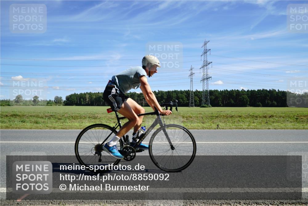 07.09.2025 - 19. Norderstedt Triathlon Michael Burmester http://msf.ph/oto/8859092 07.09.2025 13:26:48 Radfahren 790 meine-sportfotos.de