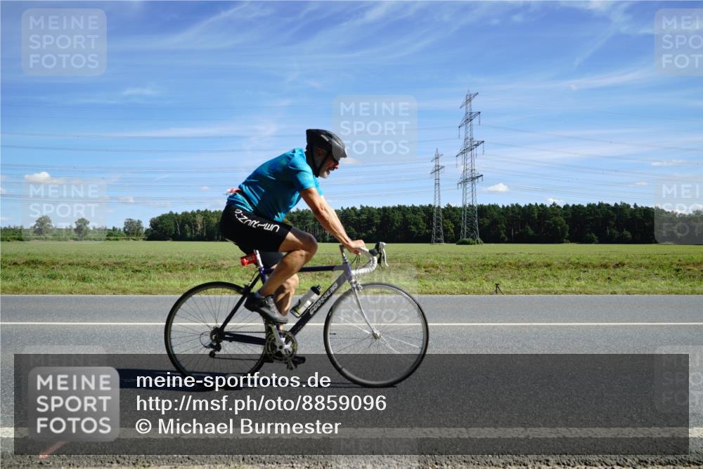 07.09.2025 - 19. Norderstedt Triathlon Michael Burmester http://msf.ph/oto/8859096 07.09.2025 13:26:53 Radfahren 1352 meine-sportfotos.de