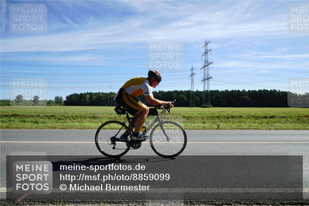 07.09.2025 - 19. Norderstedt Triathlon Michael Burmester http://msf.ph/oto/8859099 07.09.2025 11:35:36 Radfahren 201, 795, 1170 meine-sportfotos.de