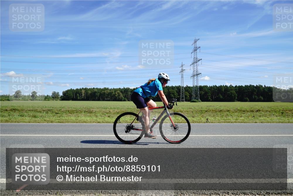 07.09.2025 - 19. Norderstedt Triathlon Michael Burmester http://msf.ph/oto/8859101 07.09.2025 13:27:34 Radfahren 328, 350 meine-sportfotos.de