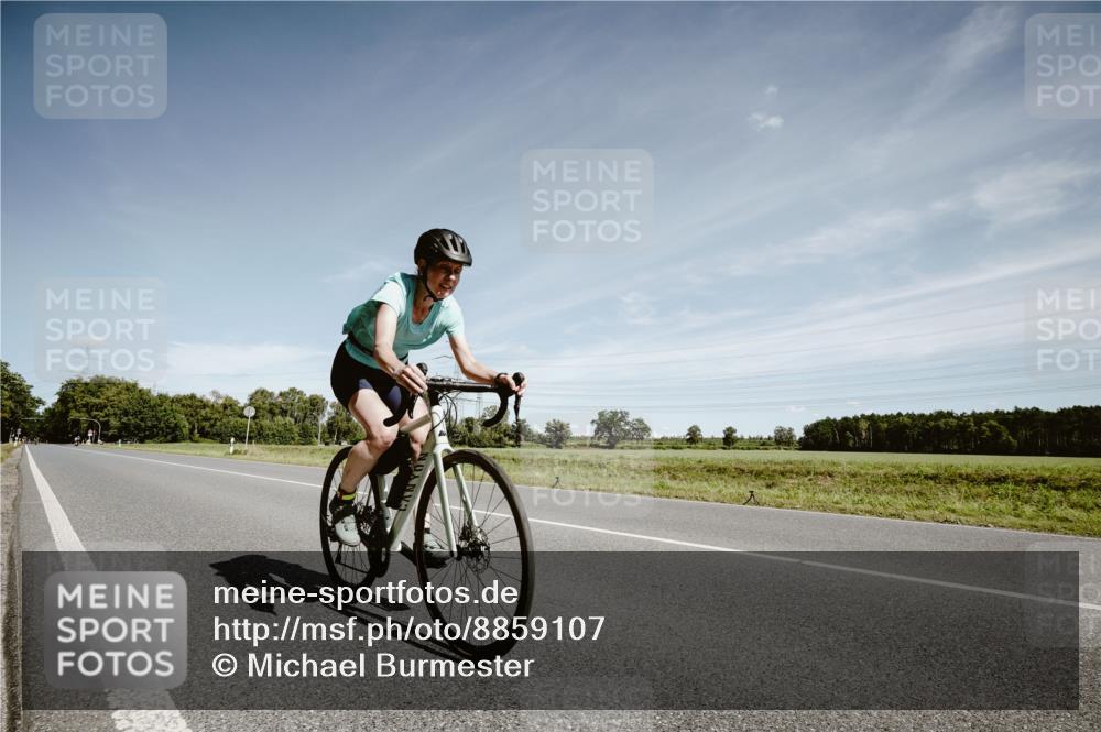 07.09.2025 - 19. Norderstedt Triathlon Michael Burmester http://msf.ph/oto/8859107 07.09.2025 12:40:02 Radfahren 194 meine-sportfotos.de