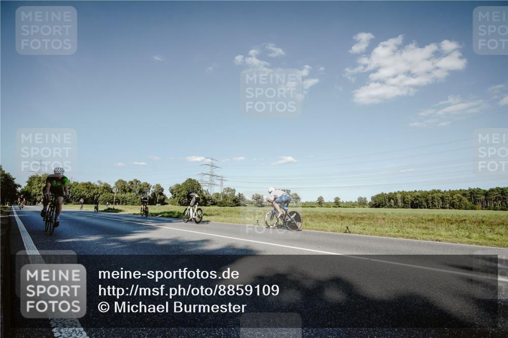 07.09.2025 - 19. Norderstedt Triathlon Michael Burmester http://msf.ph/oto/8859109 07.09.2025 15:44:34 Radfahren 945, 1482 meine-sportfotos.de