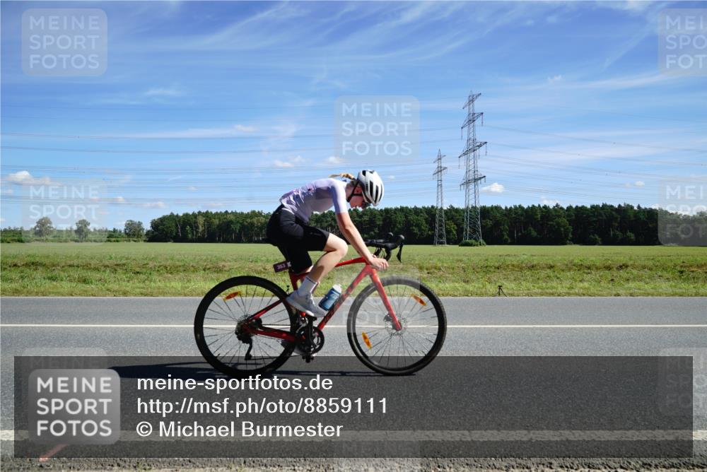 07.09.2025 - 19. Norderstedt Triathlon Michael Burmester http://msf.ph/oto/8859111 07.09.2025 13:27:51 Radfahren 353 meine-sportfotos.de