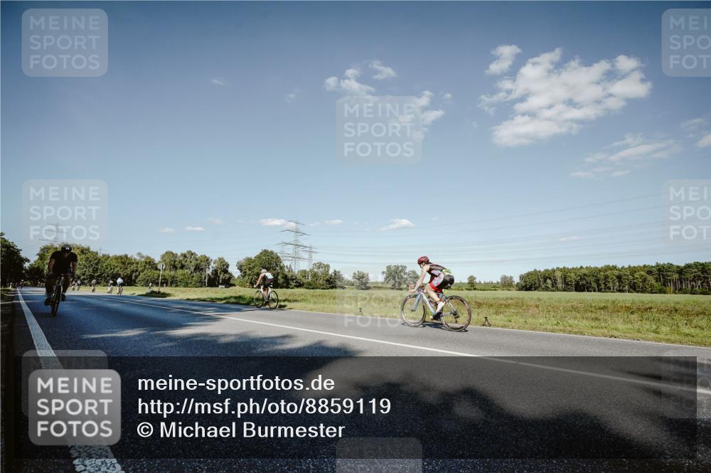 07.09.2025 - 19. Norderstedt Triathlon Michael Burmester http://msf.ph/oto/8859119 07.09.2025 15:44:37 Radfahren 401, 1475, 1482 meine-sportfotos.de