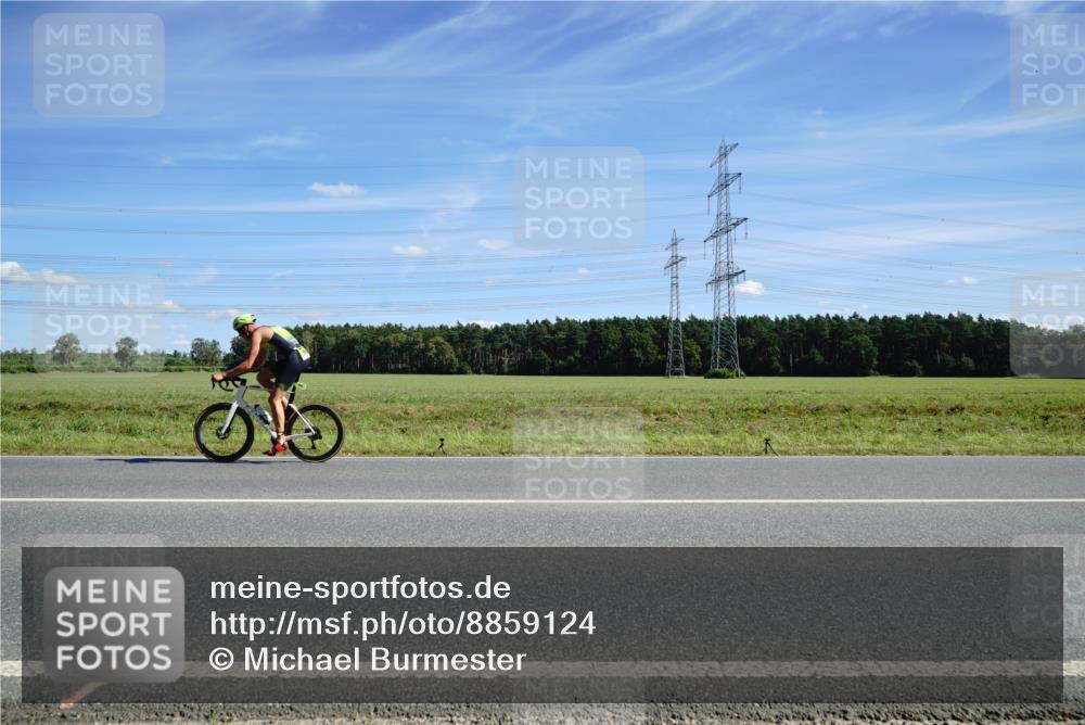 07.09.2025 - 19. Norderstedt Triathlon Michael Burmester http://msf.ph/oto/8859124 07.09.2025 13:28:39 Radfahren 355 meine-sportfotos.de