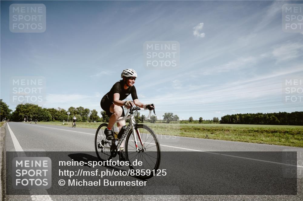 07.09.2025 - 19. Norderstedt Triathlon Michael Burmester http://msf.ph/oto/8859125 07.09.2025 12:40:23 Radfahren 811, 1269 meine-sportfotos.de