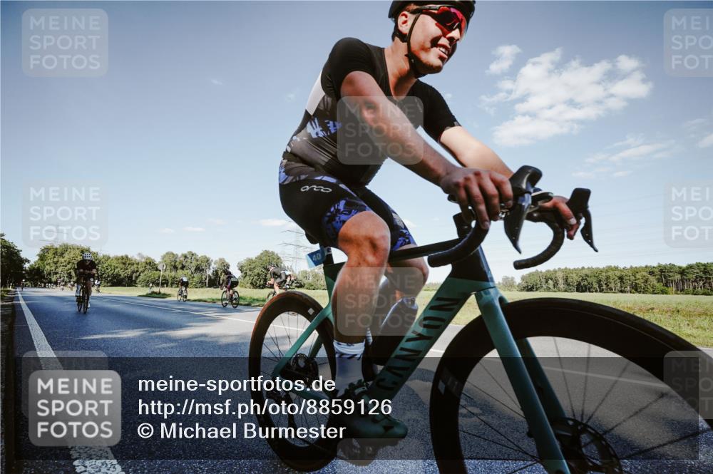 07.09.2025 - 19. Norderstedt Triathlon Michael Burmester http://msf.ph/oto/8859126 07.09.2025 15:44:38 Radfahren 401, 1475, 1482 meine-sportfotos.de