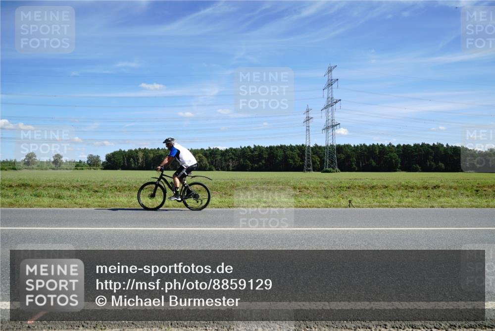 07.09.2025 - 19. Norderstedt Triathlon Michael Burmester http://msf.ph/oto/8859129 07.09.2025 13:28:42 Radfahren  meine-sportfotos.de
