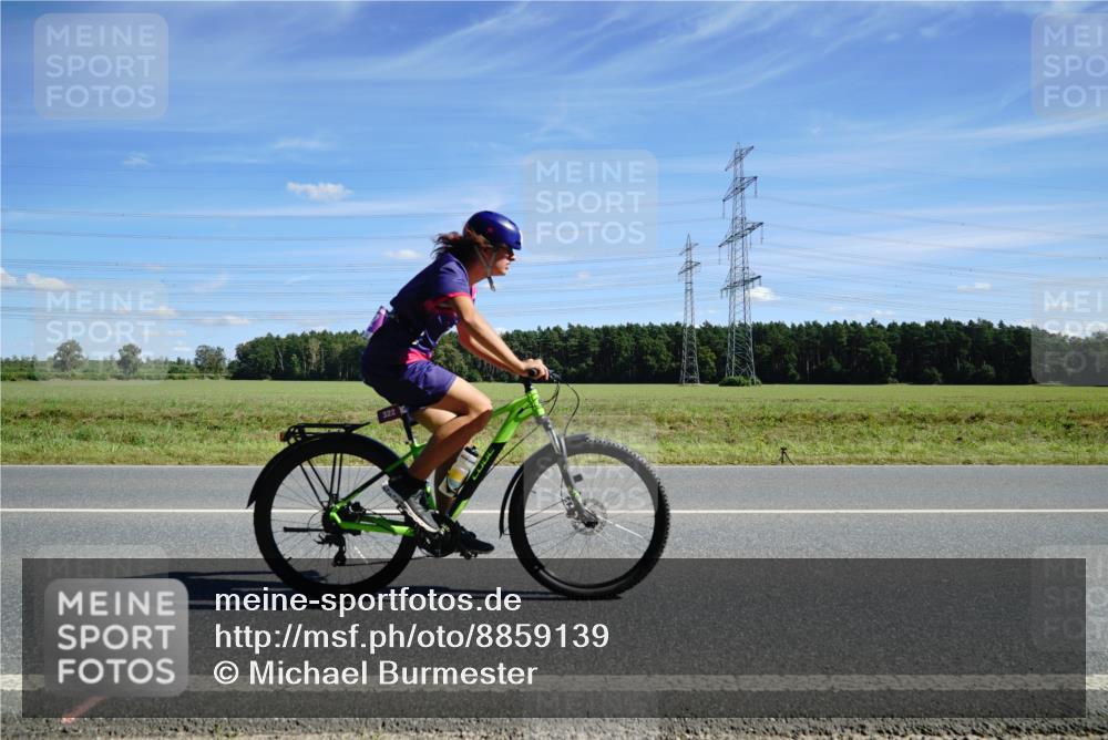 07.09.2025 - 19. Norderstedt Triathlon Michael Burmester http://msf.ph/oto/8859139 07.09.2025 13:29:07 Radfahren 322 meine-sportfotos.de