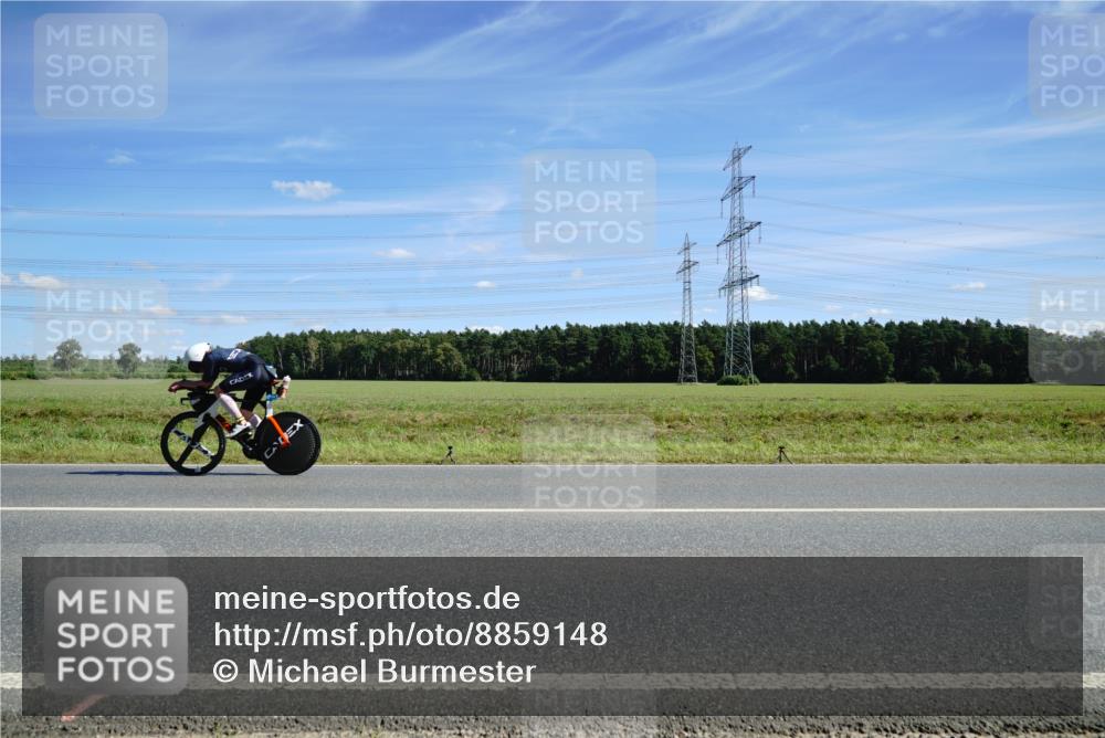 07.09.2025 - 19. Norderstedt Triathlon Michael Burmester http://msf.ph/oto/8859148 07.09.2025 13:29:19 Radfahren 1215 meine-sportfotos.de