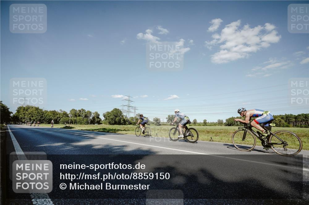 07.09.2025 - 19. Norderstedt Triathlon Michael Burmester http://msf.ph/oto/8859150 07.09.2025 15:44:45 Radfahren 1417 meine-sportfotos.de
