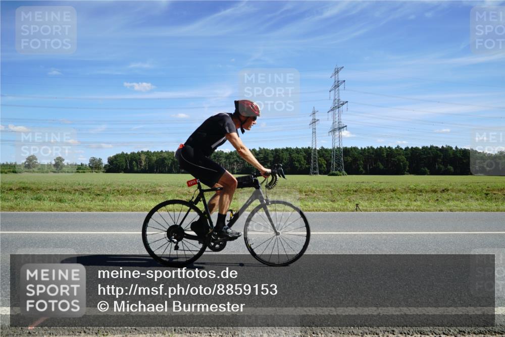 07.09.2025 - 19. Norderstedt Triathlon Michael Burmester http://msf.ph/oto/8859153 07.09.2025 13:29:21 Radfahren 1215 meine-sportfotos.de