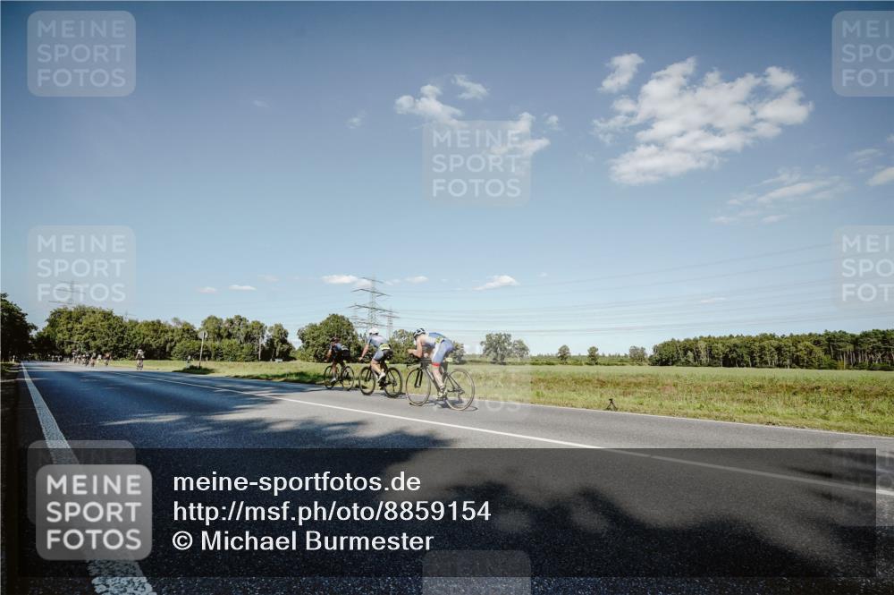 07.09.2025 - 19. Norderstedt Triathlon Michael Burmester http://msf.ph/oto/8859154 07.09.2025 15:44:46 Radfahren 1417 meine-sportfotos.de