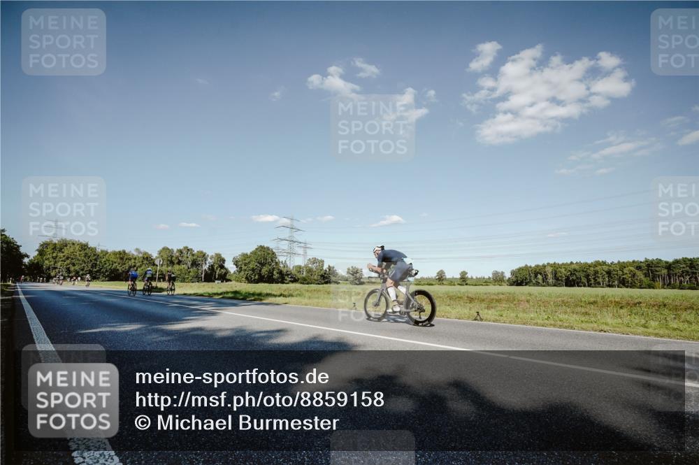 07.09.2025 - 19. Norderstedt Triathlon Michael Burmester http://msf.ph/oto/8859158 07.09.2025 15:44:47 Radfahren 1417 meine-sportfotos.de