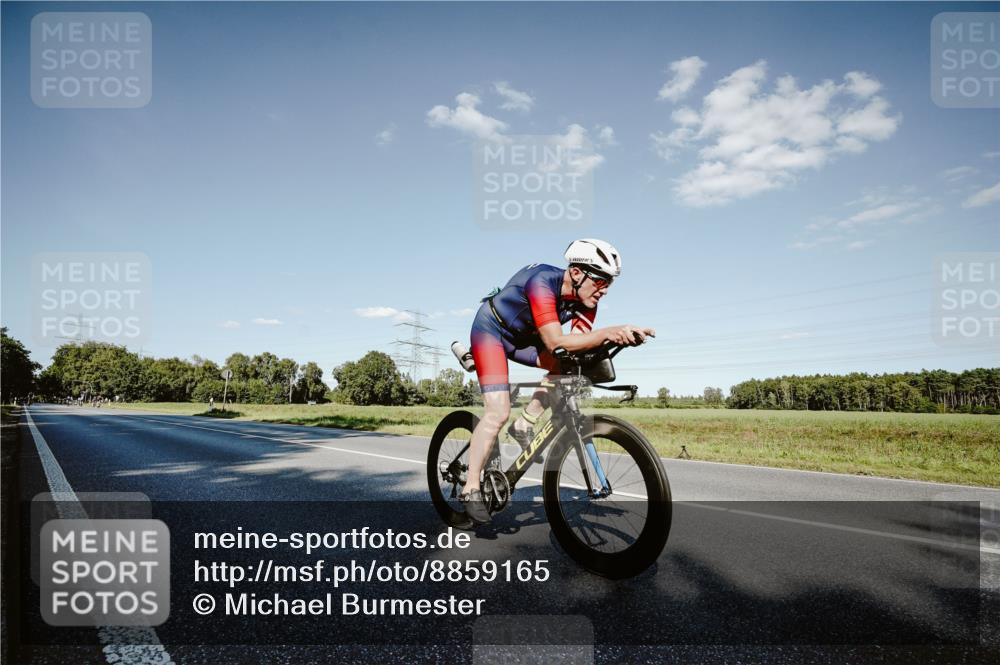 07.09.2025 - 19. Norderstedt Triathlon Michael Burmester http://msf.ph/oto/8859165 07.09.2025 15:44:55 Radfahren 1539 meine-sportfotos.de