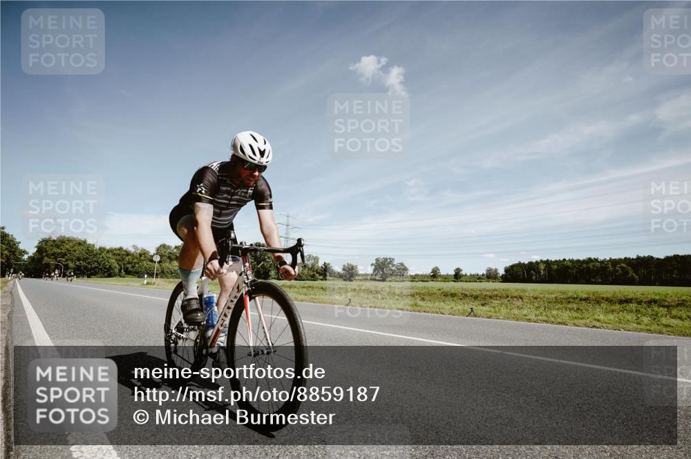 07.09.2025 - 19. Norderstedt Triathlon Michael Burmester http://msf.ph/oto/8859187 07.09.2025 12:41:27 Radfahren 858 meine-sportfotos.de