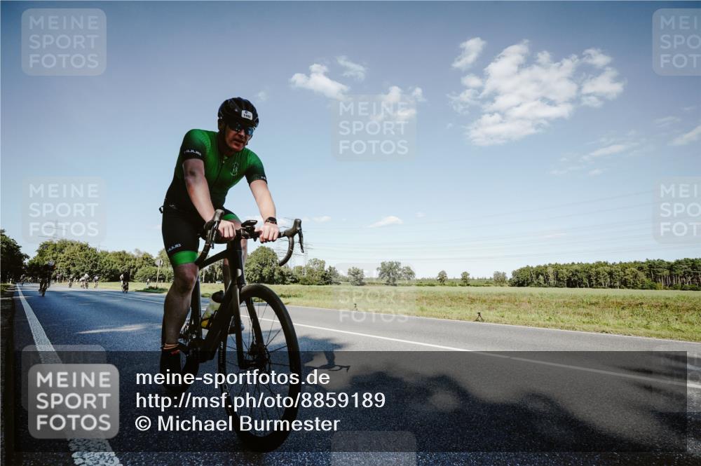 07.09.2025 - 19. Norderstedt Triathlon Michael Burmester http://msf.ph/oto/8859189 07.09.2025 15:45:03 Radfahren 491, 1492 meine-sportfotos.de