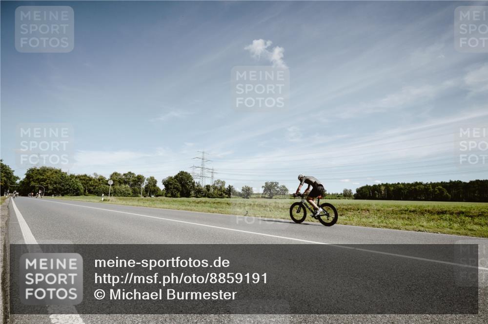 07.09.2025 - 19. Norderstedt Triathlon Michael Burmester http://msf.ph/oto/8859191 07.09.2025 12:41:30 Radfahren 858 meine-sportfotos.de