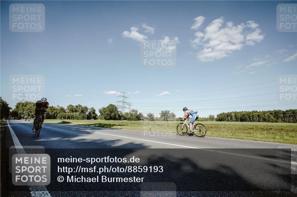 07.09.2025 - 19. Norderstedt Triathlon Michael Burmester http://msf.ph/oto/8859193 07.09.2025 15:45:04 Radfahren 491, 1492 meine-sportfotos.de
