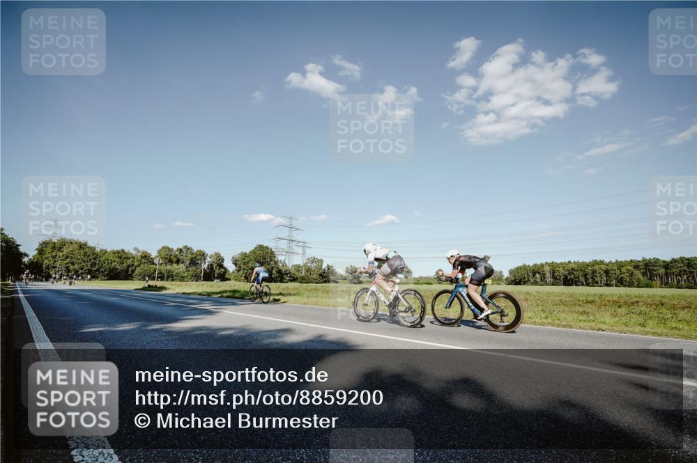 07.09.2025 - 19. Norderstedt Triathlon Michael Burmester http://msf.ph/oto/8859200 07.09.2025 15:45:06 Radfahren 491, 1492 meine-sportfotos.de