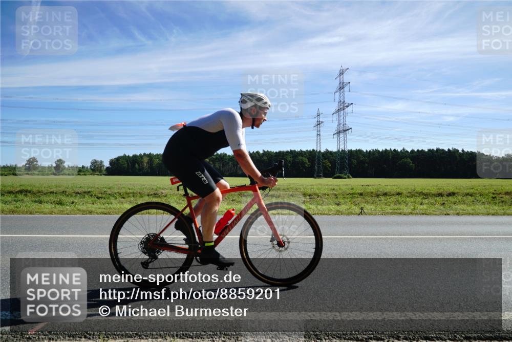 07.09.2025 - 19. Norderstedt Triathlon Michael Burmester http://msf.ph/oto/8859201 07.09.2025 11:36:36 Radfahren 826, 849, 1206 meine-sportfotos.de