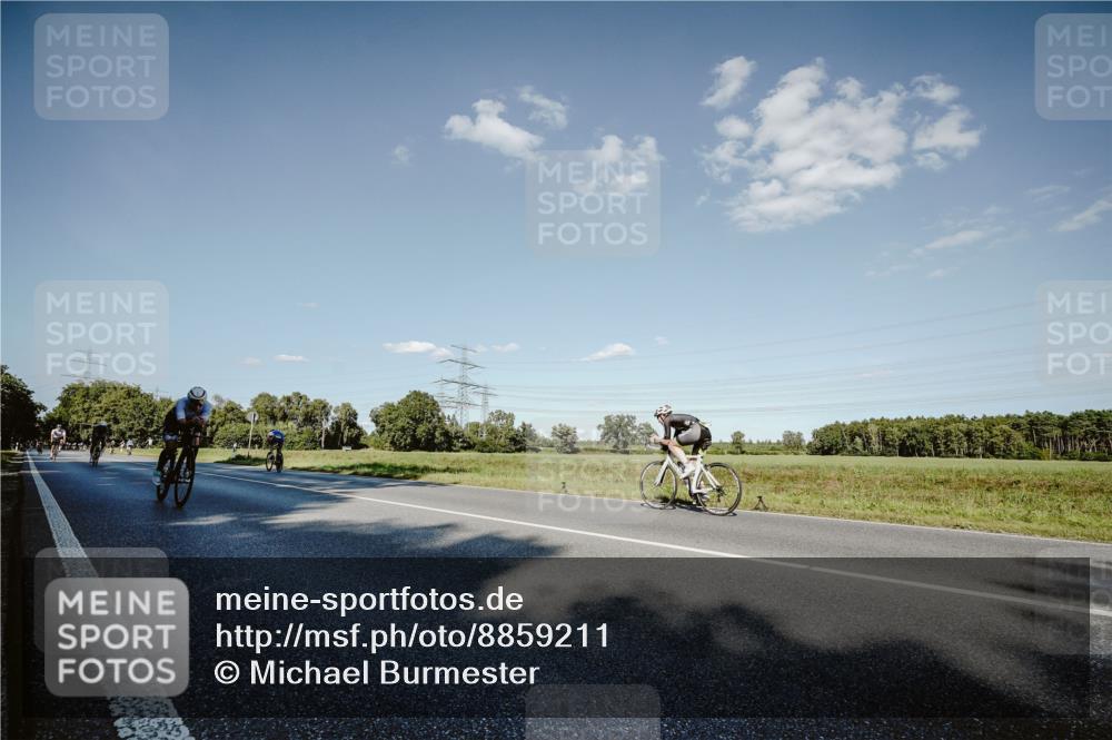 07.09.2025 - 19. Norderstedt Triathlon Michael Burmester http://msf.ph/oto/8859211 07.09.2025 15:45:12 Radfahren 939, 1071, 1470 meine-sportfotos.de