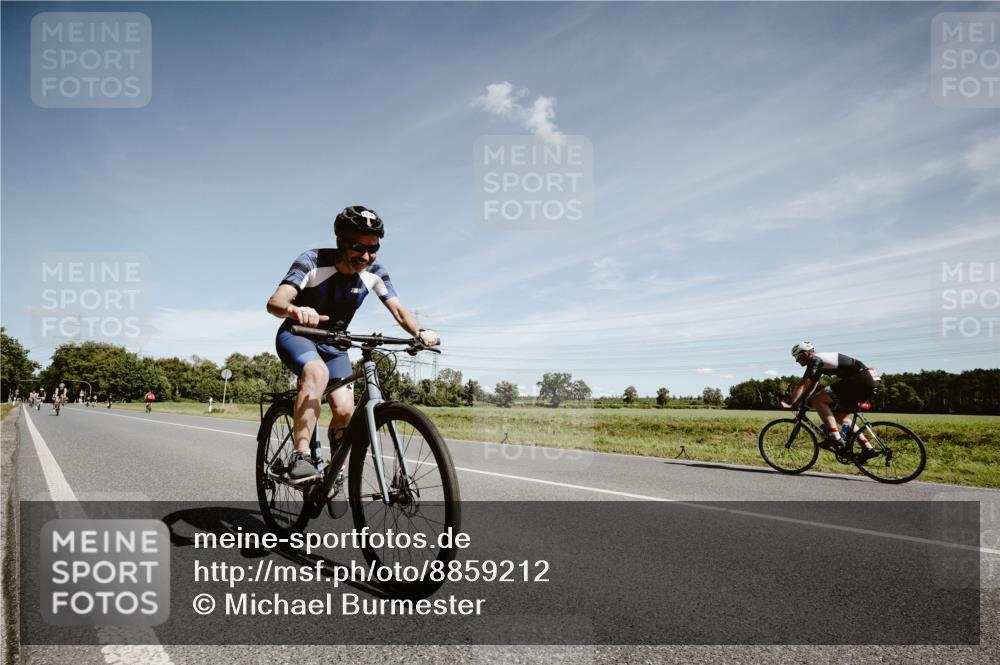 07.09.2025 - 19. Norderstedt Triathlon Michael Burmester http://msf.ph/oto/8859212 07.09.2025 12:41:46 Radfahren 735, 752, 1376 meine-sportfotos.de