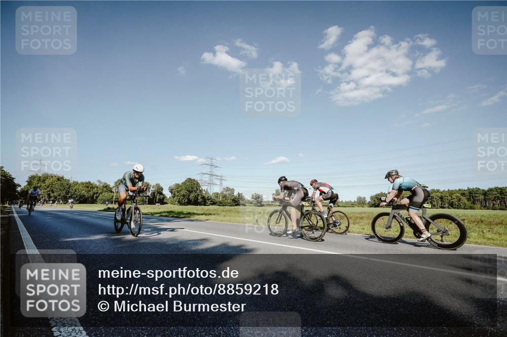 07.09.2025 - 19. Norderstedt Triathlon Michael Burmester http://msf.ph/oto/8859218 07.09.2025 15:45:14 Radfahren 548, 939, 1071, 1470, 1546 meine-sportfotos.de