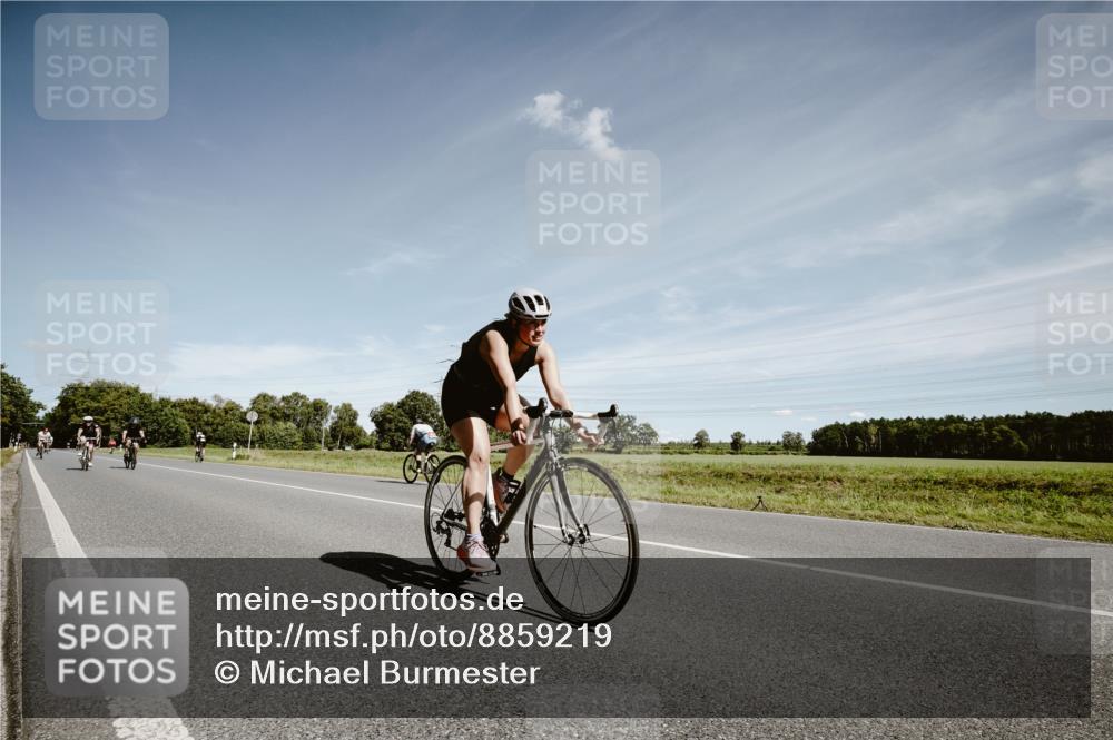 07.09.2025 - 19. Norderstedt Triathlon Michael Burmester http://msf.ph/oto/8859219 07.09.2025 12:41:50 Radfahren 137, 214, 735 meine-sportfotos.de