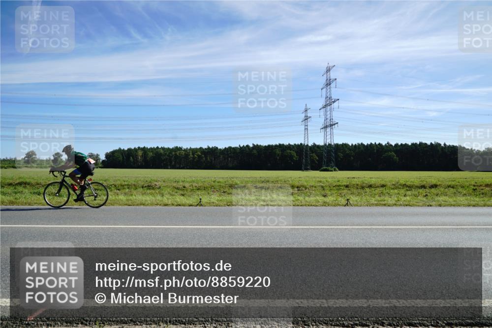 07.09.2025 - 19. Norderstedt Triathlon Michael Burmester http://msf.ph/oto/8859220 07.09.2025 11:36:40 Radfahren 299, 826 meine-sportfotos.de