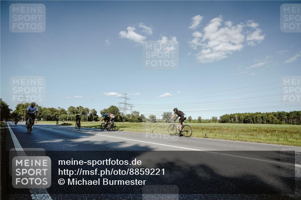 07.09.2025 - 19. Norderstedt Triathlon Michael Burmester http://msf.ph/oto/8859221 07.09.2025 15:45:15 Radfahren 548, 939, 1071, 1546 meine-sportfotos.de
