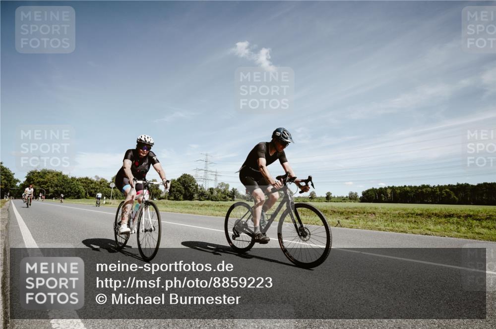 07.09.2025 - 19. Norderstedt Triathlon Michael Burmester http://msf.ph/oto/8859223 07.09.2025 12:41:52 Radfahren 137, 150, 214, 735 meine-sportfotos.de
