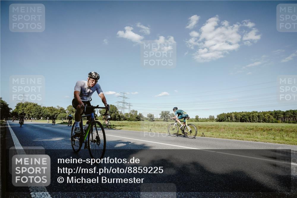 07.09.2025 - 19. Norderstedt Triathlon Michael Burmester http://msf.ph/oto/8859225 07.09.2025 15:45:16 Radfahren 548, 939, 1071, 1546 meine-sportfotos.de