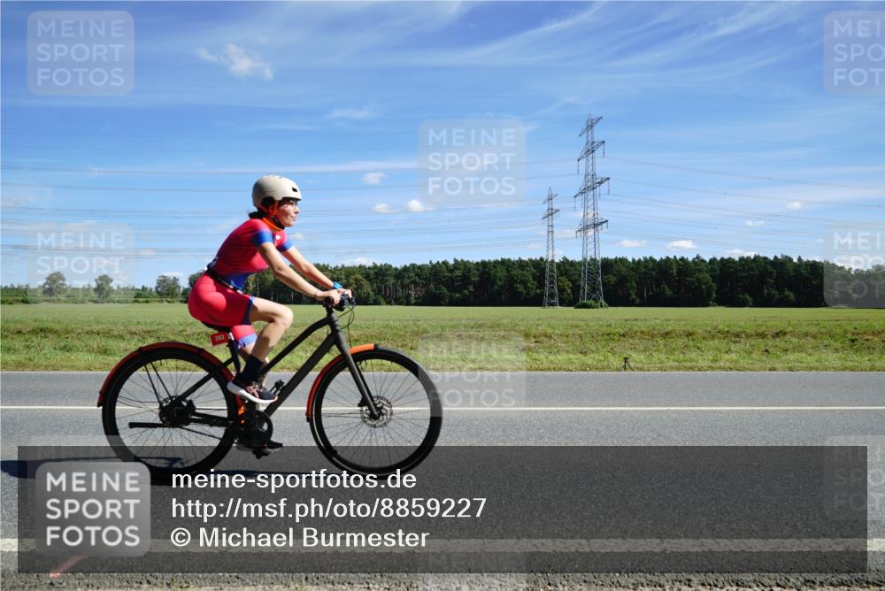 07.09.2025 - 19. Norderstedt Triathlon Michael Burmester http://msf.ph/oto/8859227 07.09.2025 13:32:58 Radfahren 242 meine-sportfotos.de