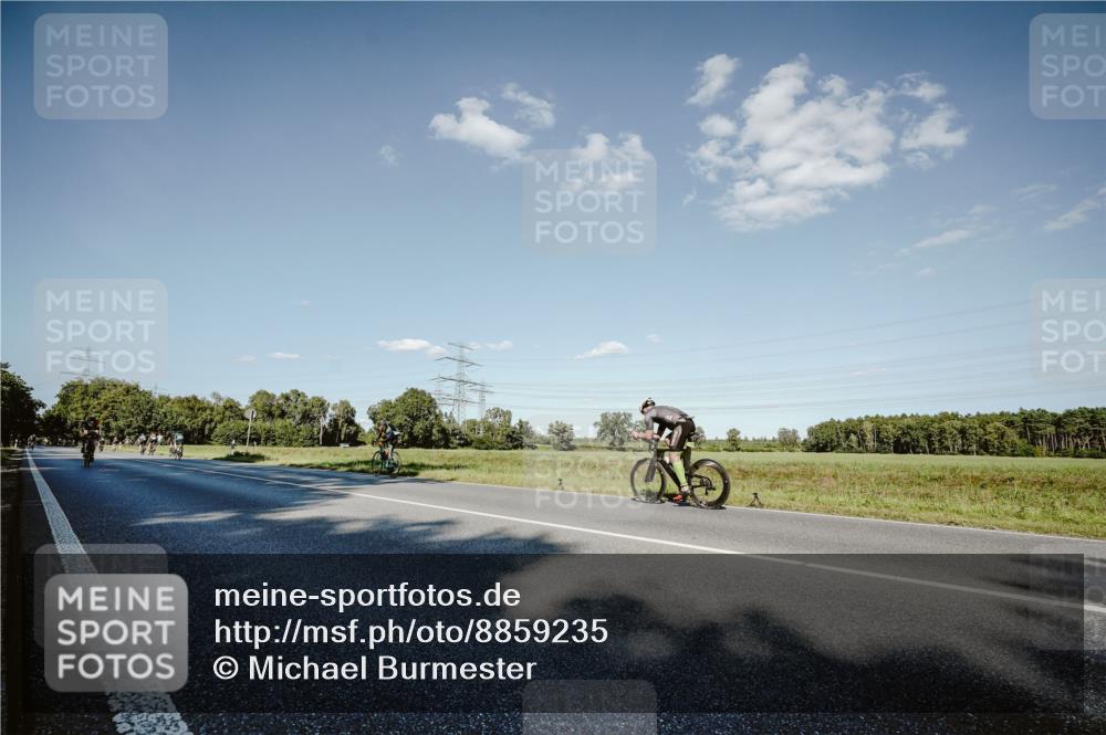 07.09.2025 - 19. Norderstedt Triathlon Michael Burmester http://msf.ph/oto/8859235 07.09.2025 15:45:19 Radfahren 482, 548, 1546 meine-sportfotos.de