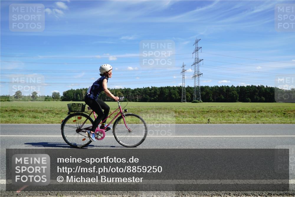 07.09.2025 - 19. Norderstedt Triathlon Michael Burmester http://msf.ph/oto/8859250 07.09.2025 13:34:03 Radfahren 335 meine-sportfotos.de