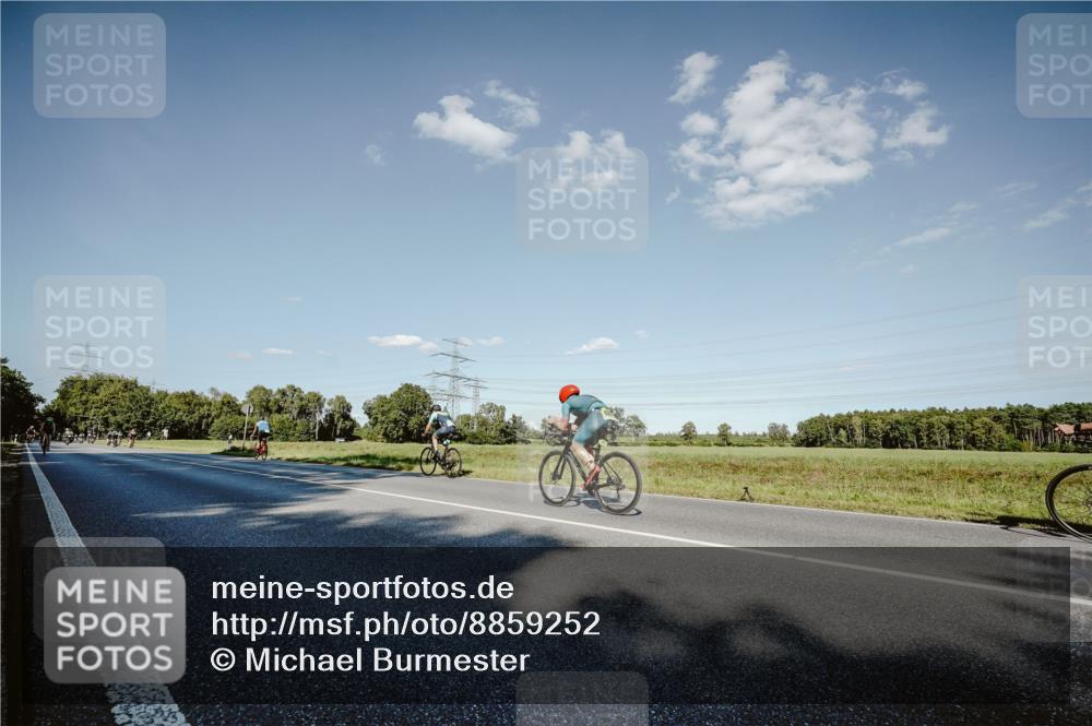07.09.2025 - 19. Norderstedt Triathlon Michael Burmester http://msf.ph/oto/8859252 07.09.2025 15:45:26 Radfahren 455 meine-sportfotos.de