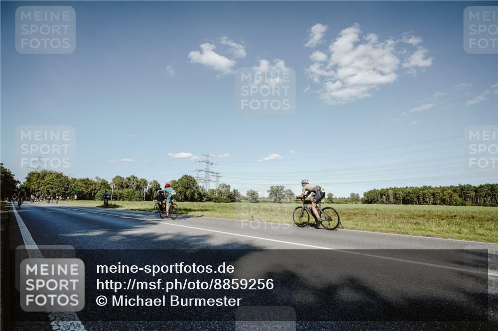 07.09.2025 - 19. Norderstedt Triathlon Michael Burmester http://msf.ph/oto/8859256 07.09.2025 15:45:26 Radfahren 455 meine-sportfotos.de