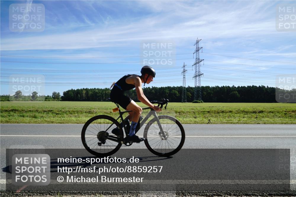 07.09.2025 - 19. Norderstedt Triathlon Michael Burmester http://msf.ph/oto/8859257 07.09.2025 11:37:05 Radfahren 138, 763, 1152, 1223 meine-sportfotos.de